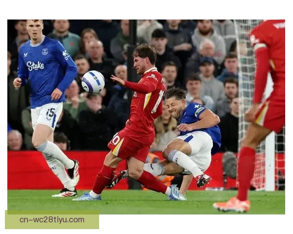 内维尔精准报时引球迷疑听裁判