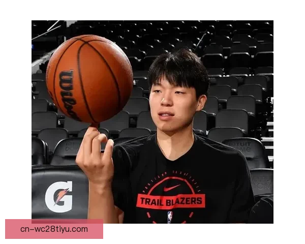 杨瀚森8分钟10分2板惊艳亮